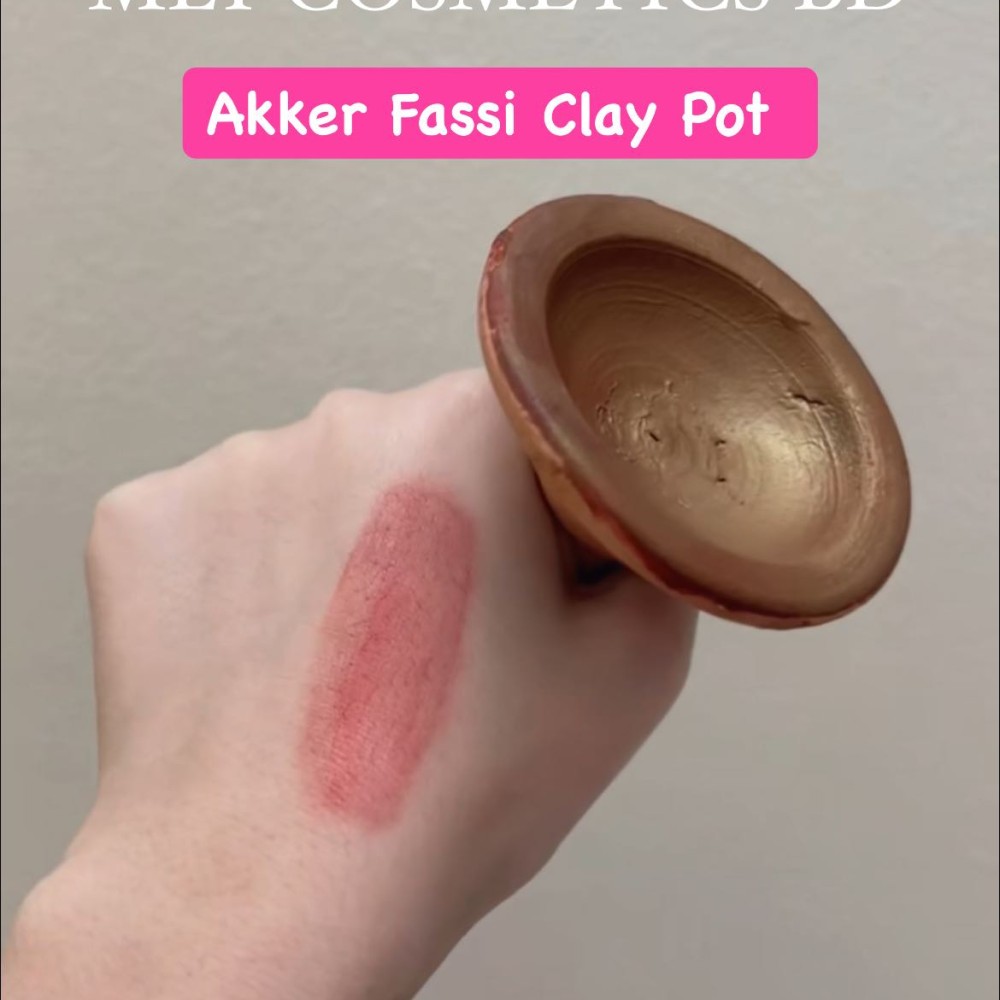 Traditional Moroccan Aker Fassi lipstick in clay pot – natural herbal cosmetic product