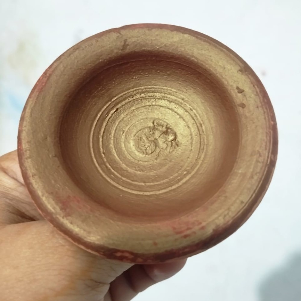 Traditional Moroccan Aker Fassi lipstick in clay pot – natural herbal cosmetic product