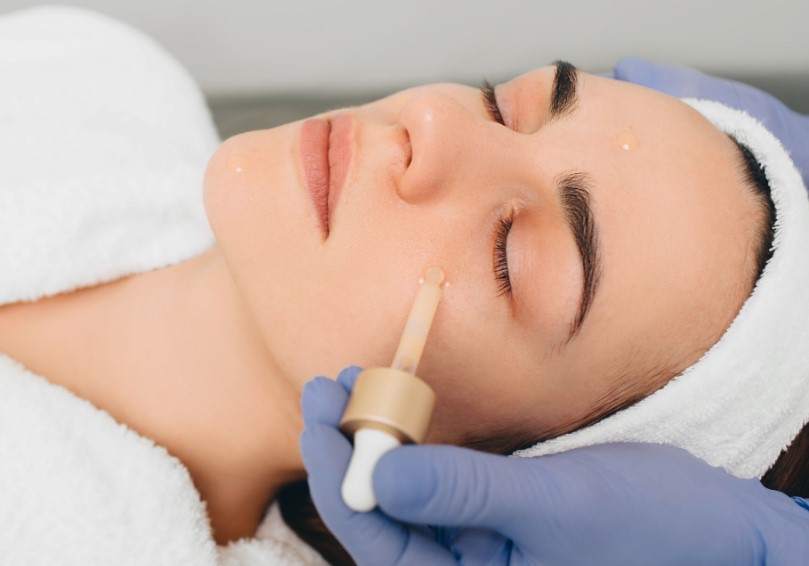 Skin Care: The Complete Guide to Glowing and Healthy Skin